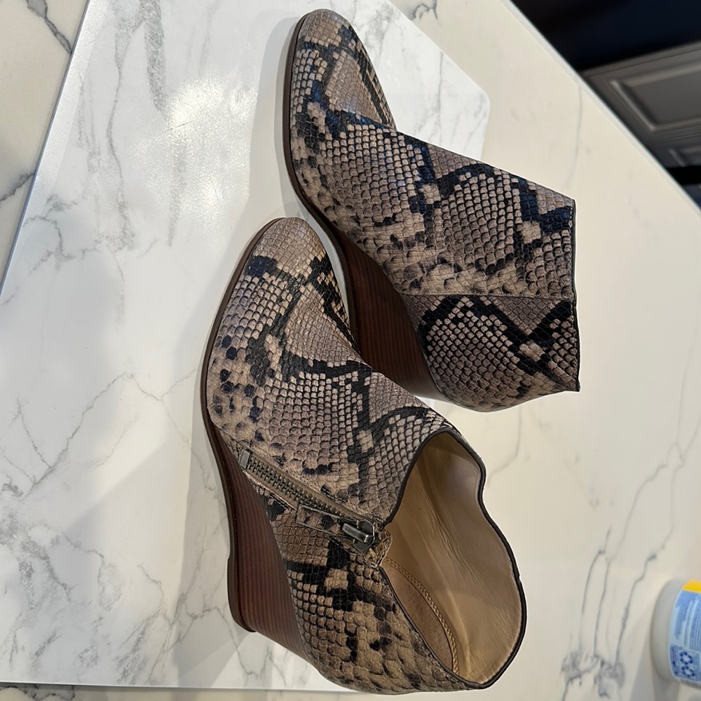 1.State Snakeskin Size 9 Boots